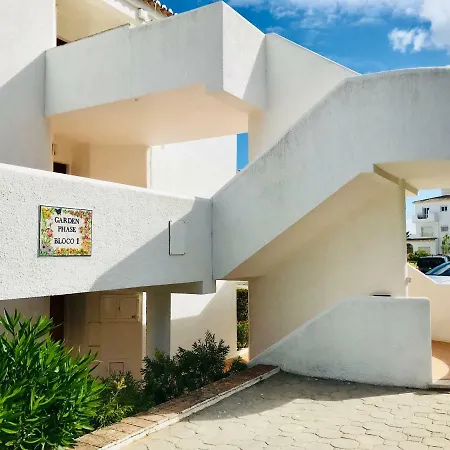 Chiquita Place, Da *