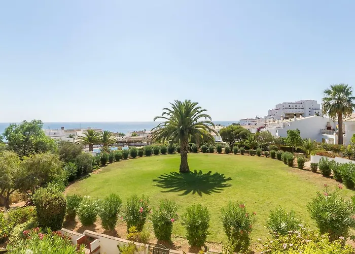 Chiquita Place, Da *