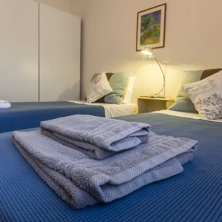 Apartman Chiquita Place, Da *