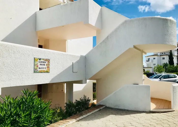 Chiquita Place, Da *